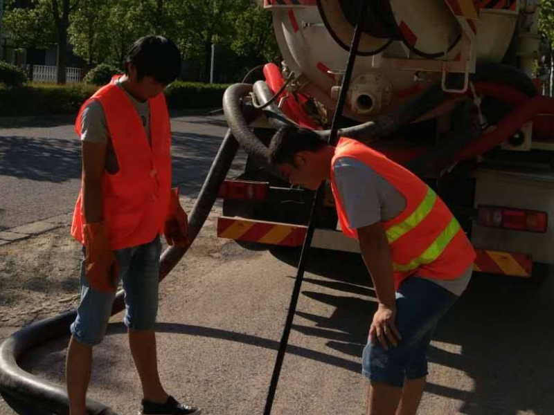 沈阳专业抽粪 工厂大型化粪池污水池清理使用大吸污车